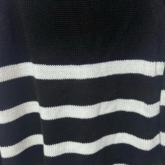 H&M Black and White V-Neck Sweater with Stripes large - Picture 5 of 9